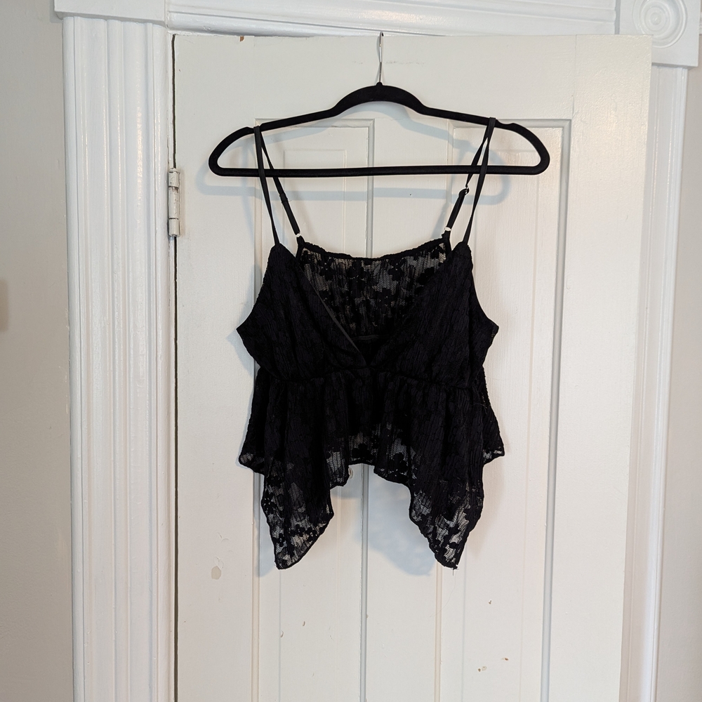 Elegant Black Lace Women's Crop Top